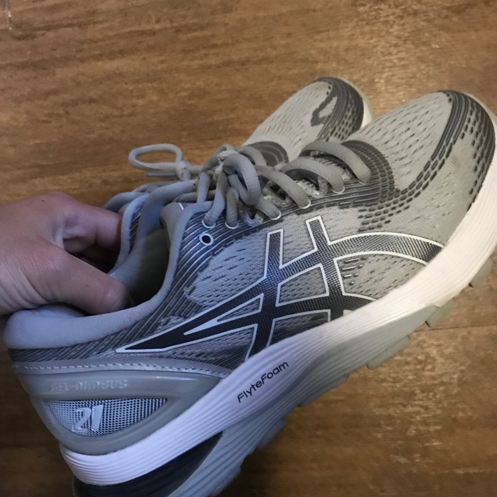 ASICS ladies’ running shoes size 7 wide